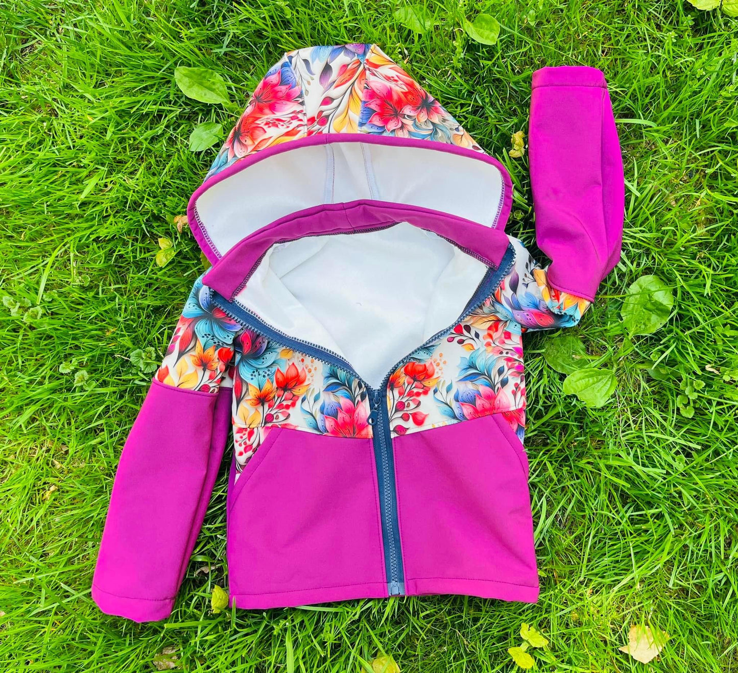 Colourful floral round 23 retail