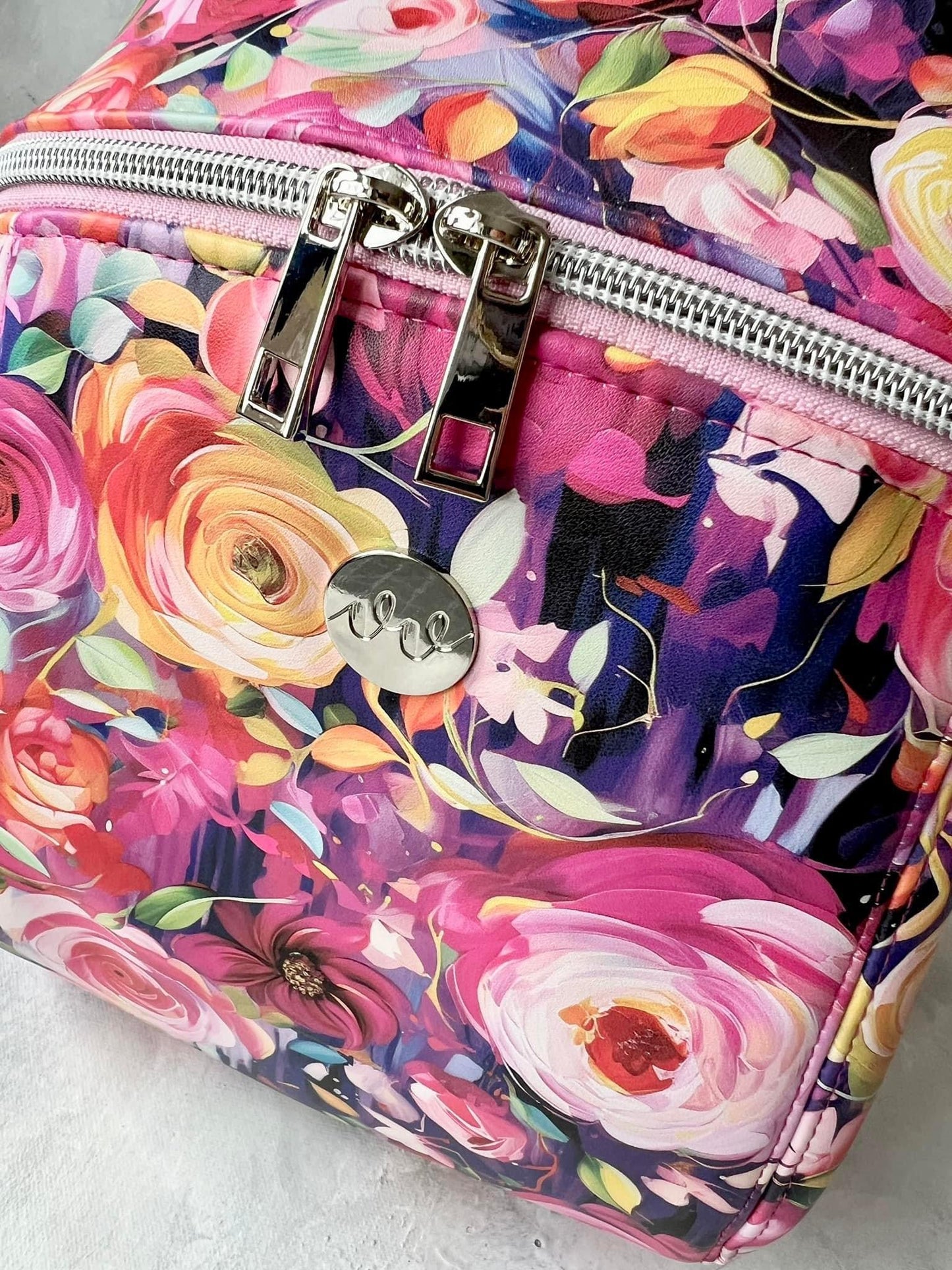 Acrylic roses round 23 retail