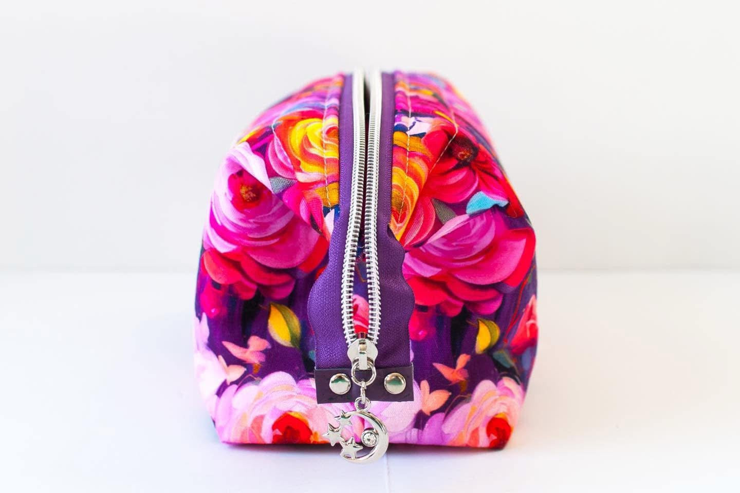 Acrylic roses round 23 retail