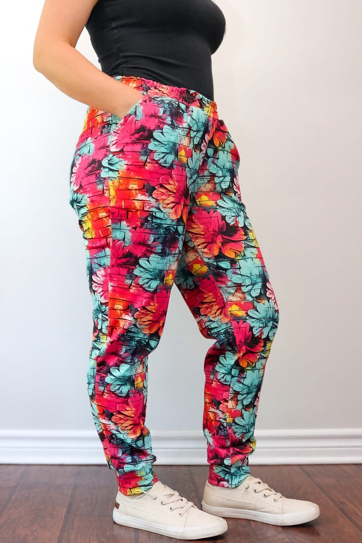 Floral graffiti round 28 retail