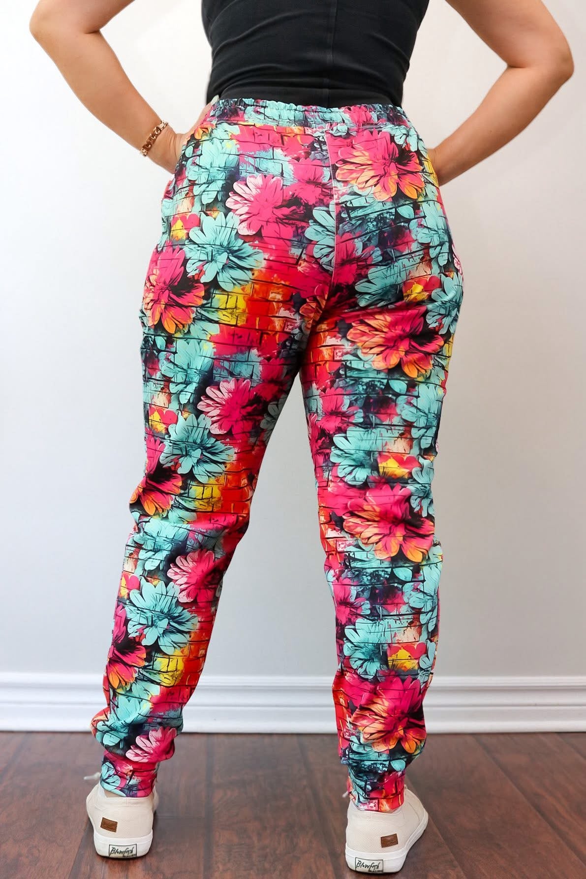 Floral graffiti round 28 retail