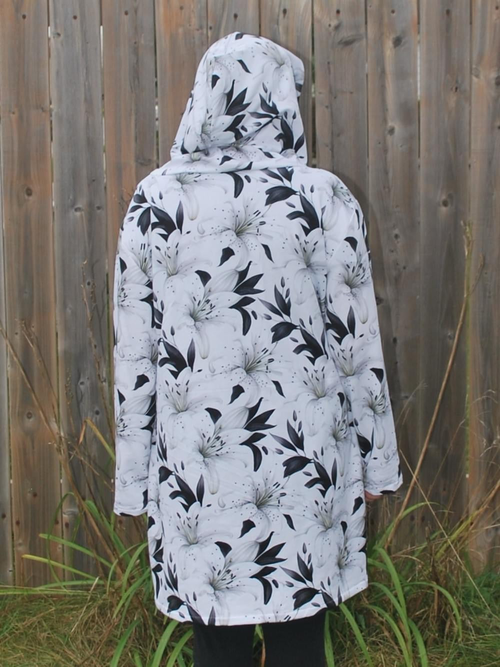 Noir lily quilt show retail