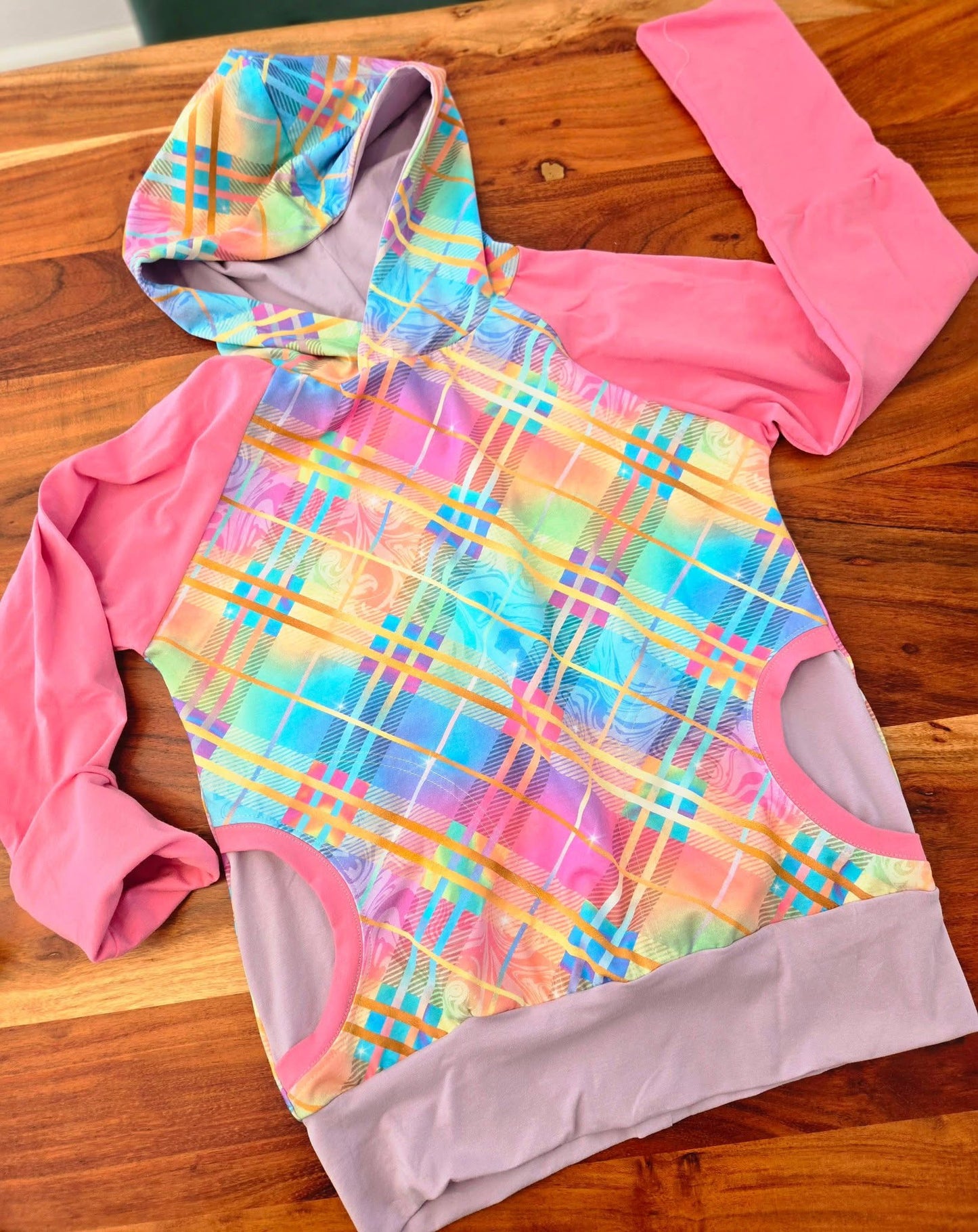 Rainbow plaid round 25 retail