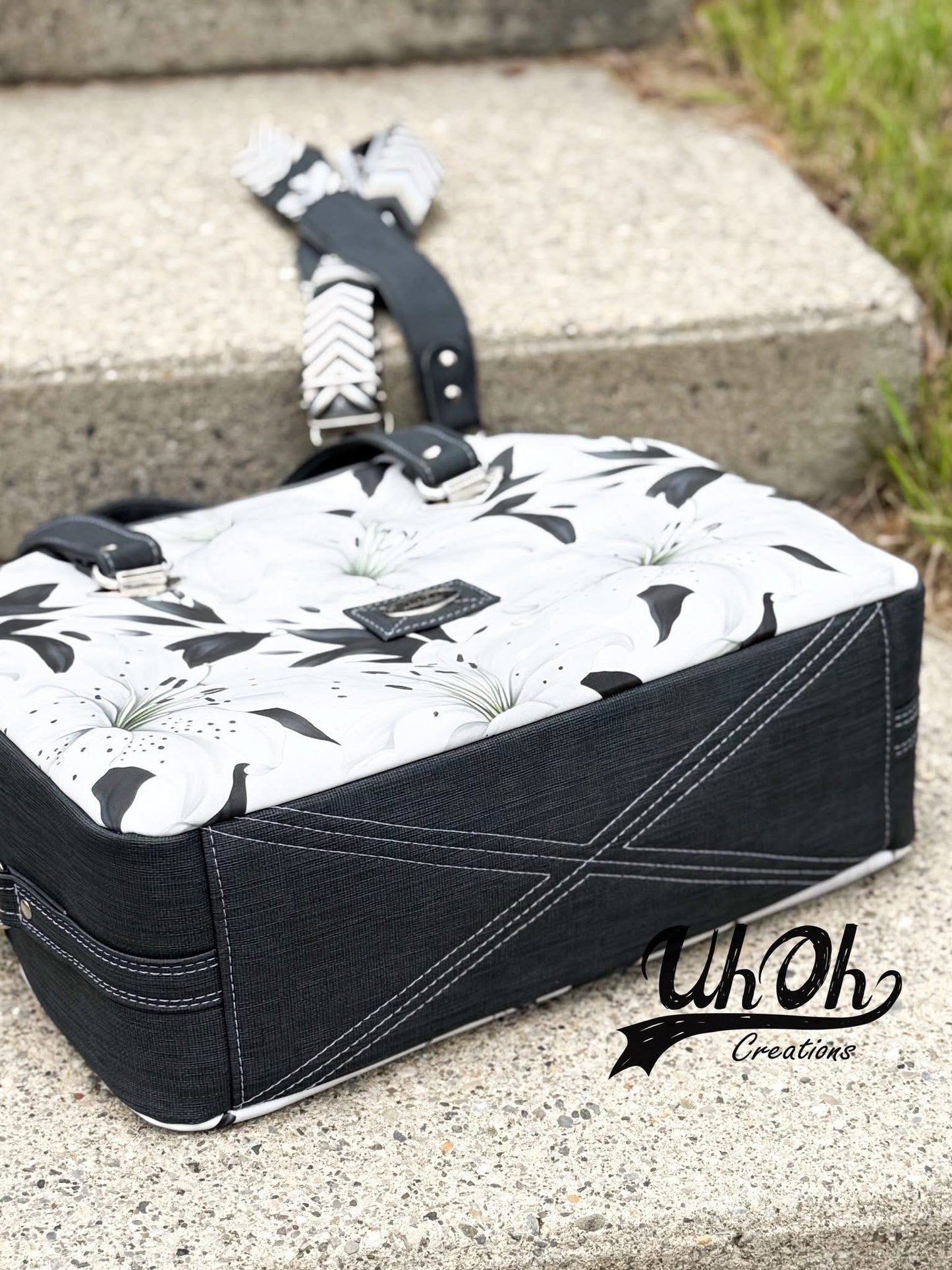 Noir lily round 28 retail