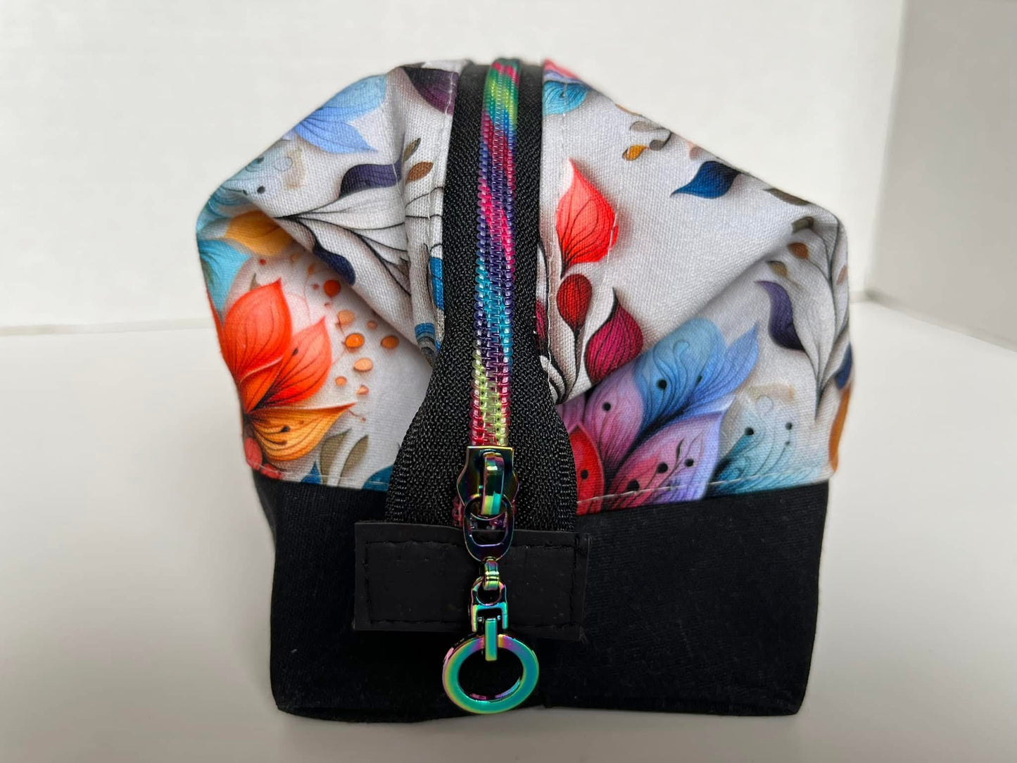 Colourful floral round 23 retail