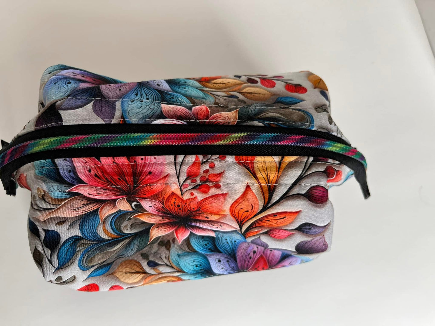 Colourful floral round 23 retail