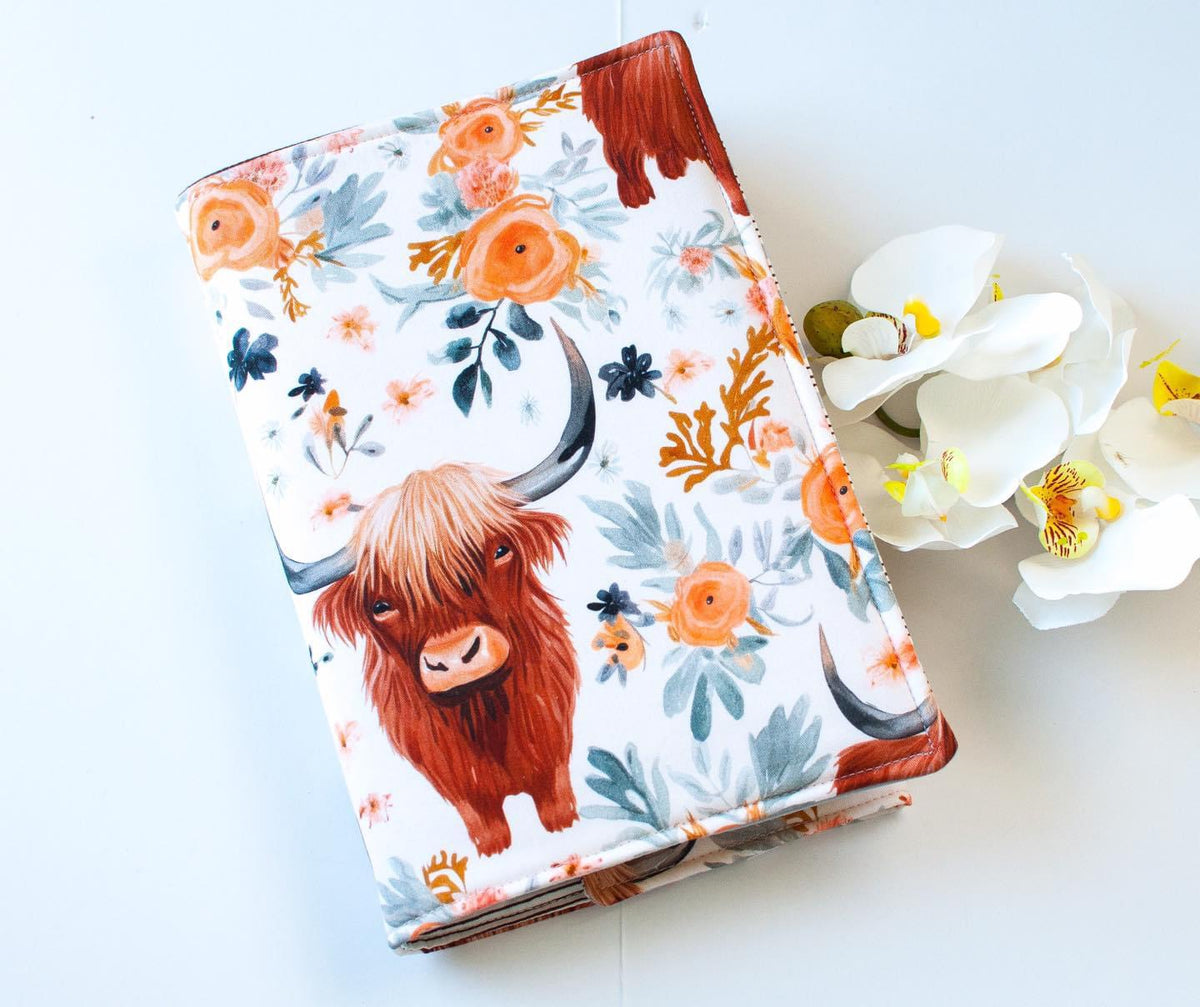 Highland cow (bonus print) preorder round 42