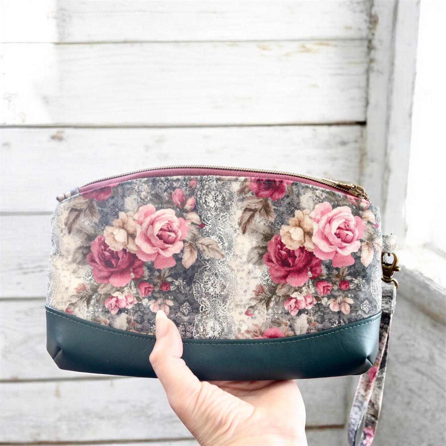 Lacy roses round 37 retail
