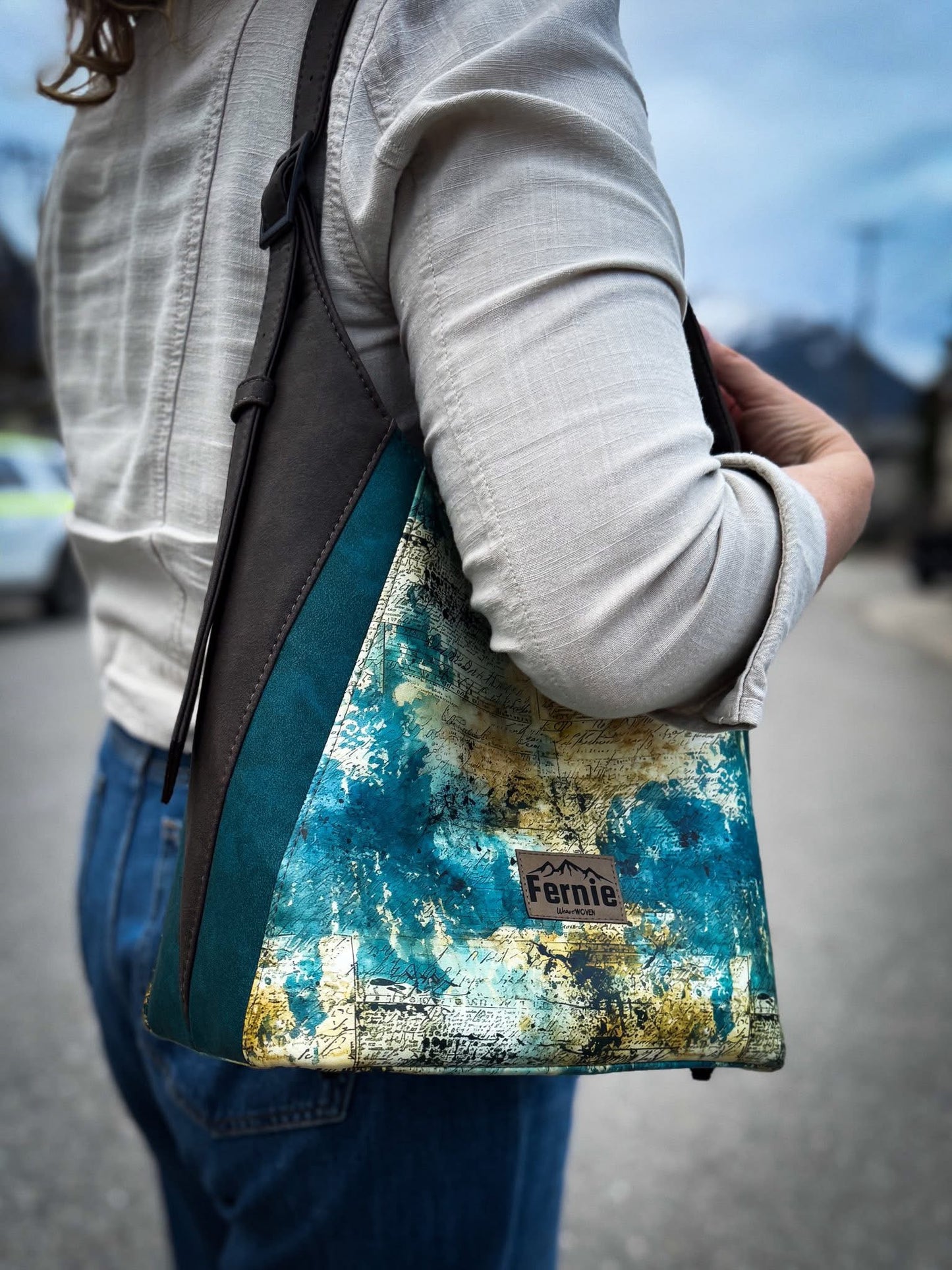 Vintage grungy round 37 retail