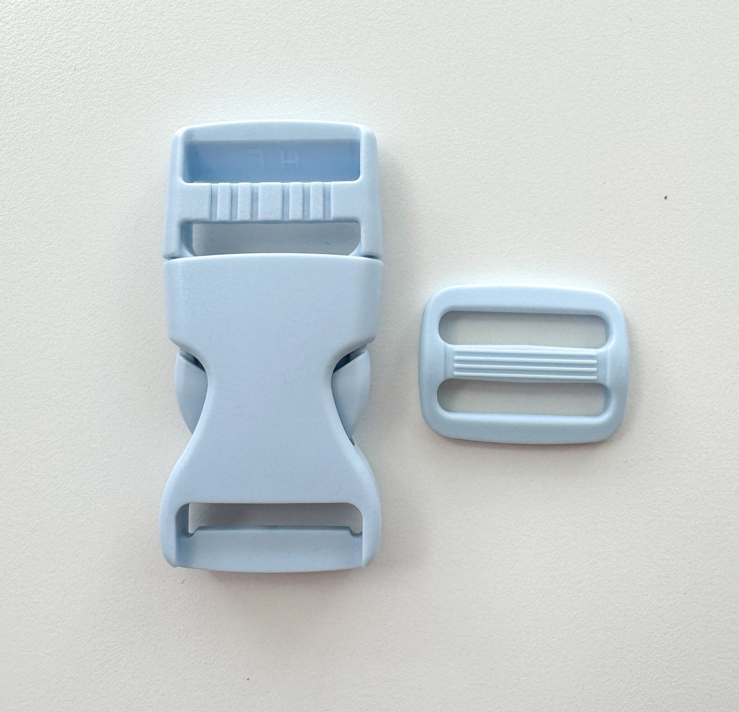 Side release plastic buckle set size: 1” (25mm)