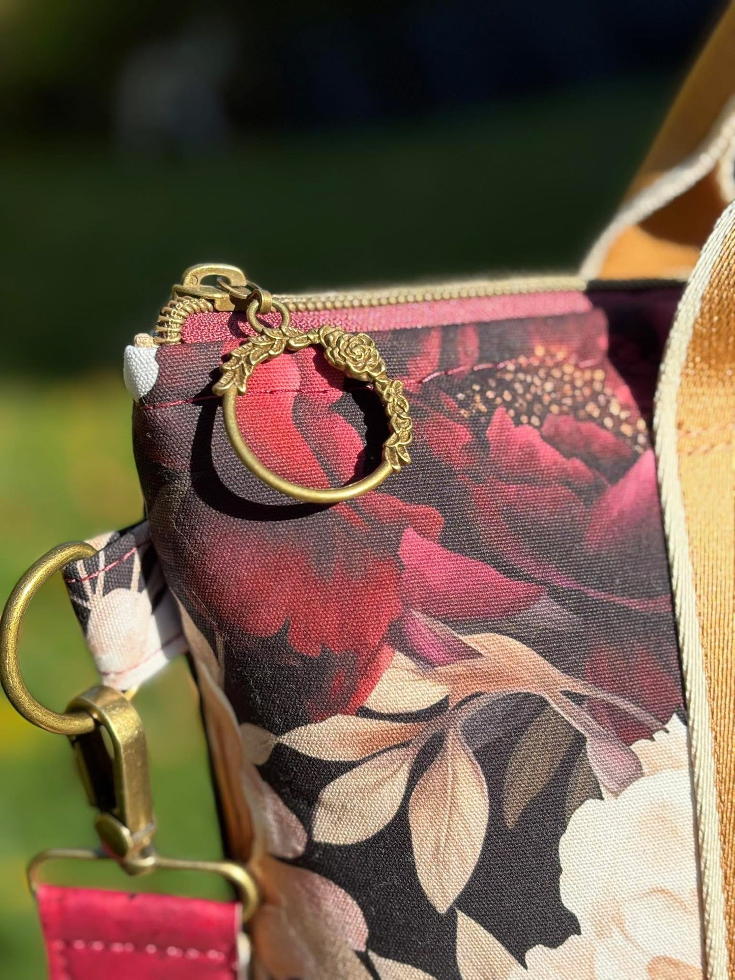 Burgundy peonies preorder round 31
