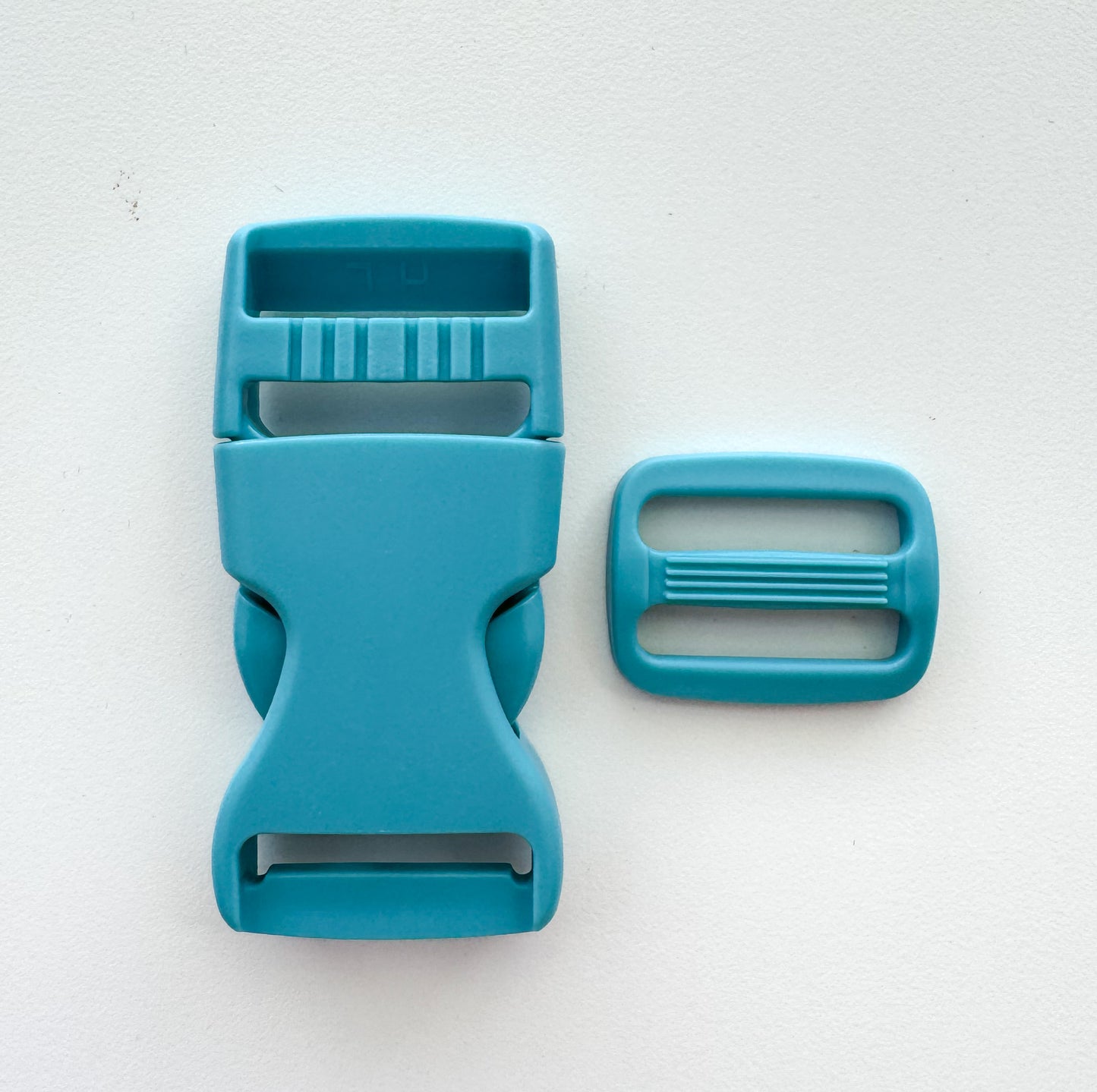 Side release plastic buckle set size: 1” (25mm)