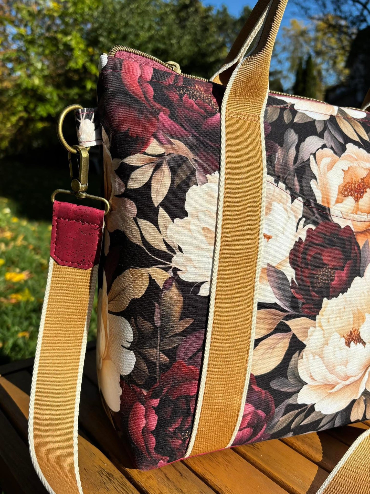Burgundy peonies preorder round 31