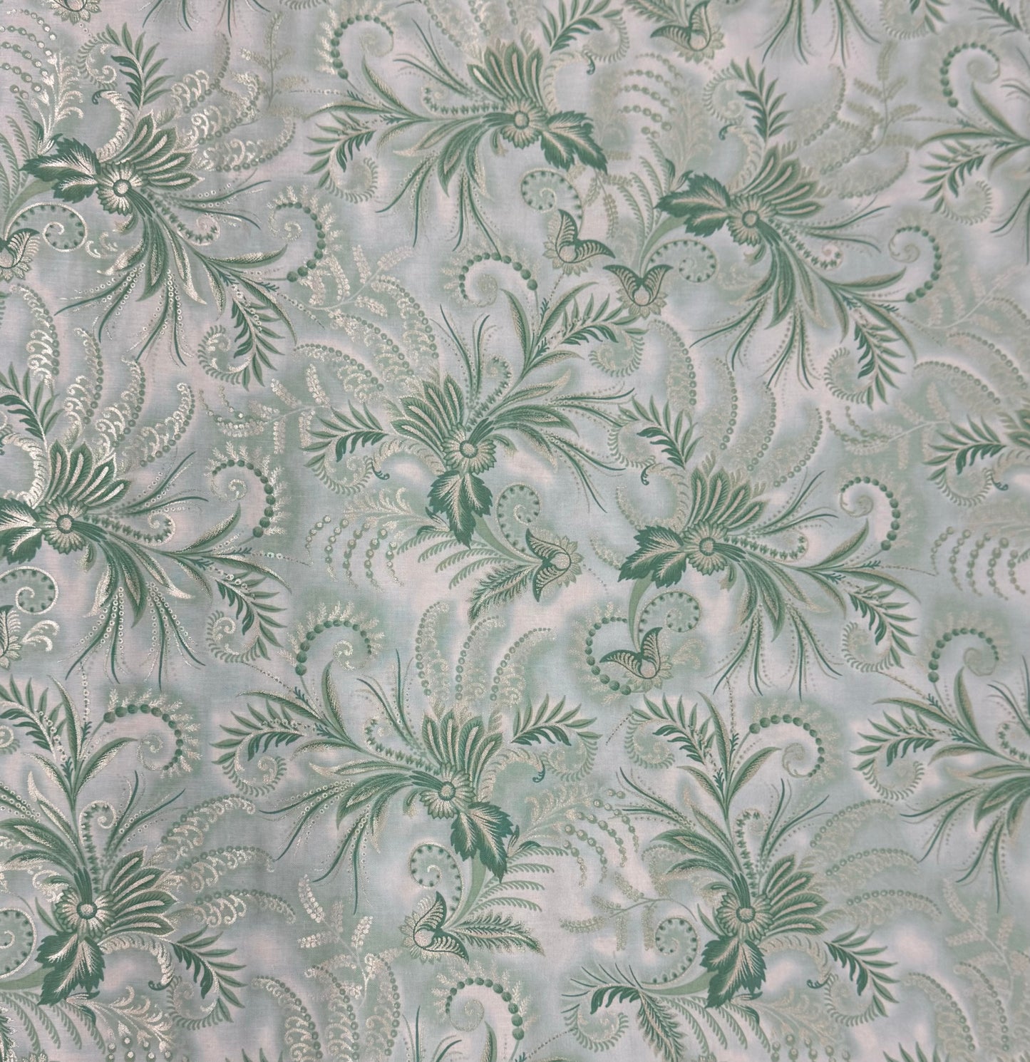 Benartex - Winterberry Floral Winterberry Scroll