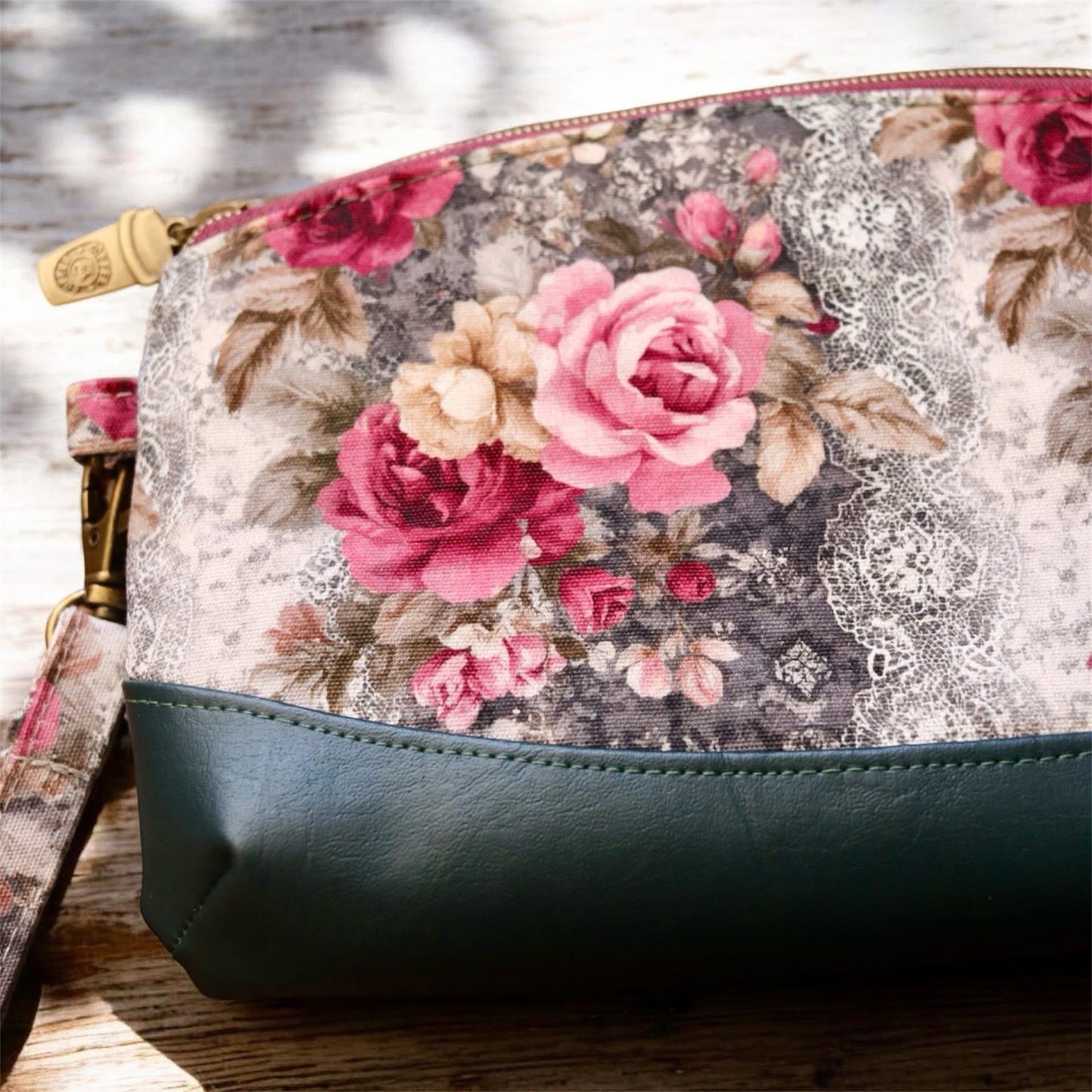 Lacy roses round 37 retail