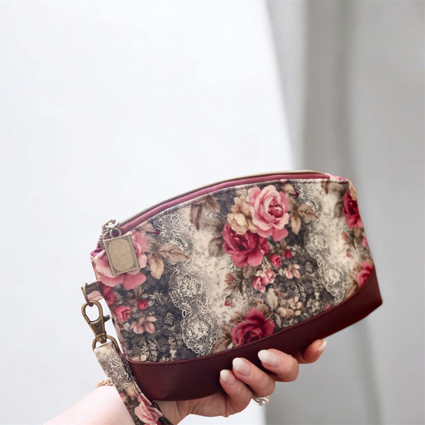 Lacy roses round 37 retail