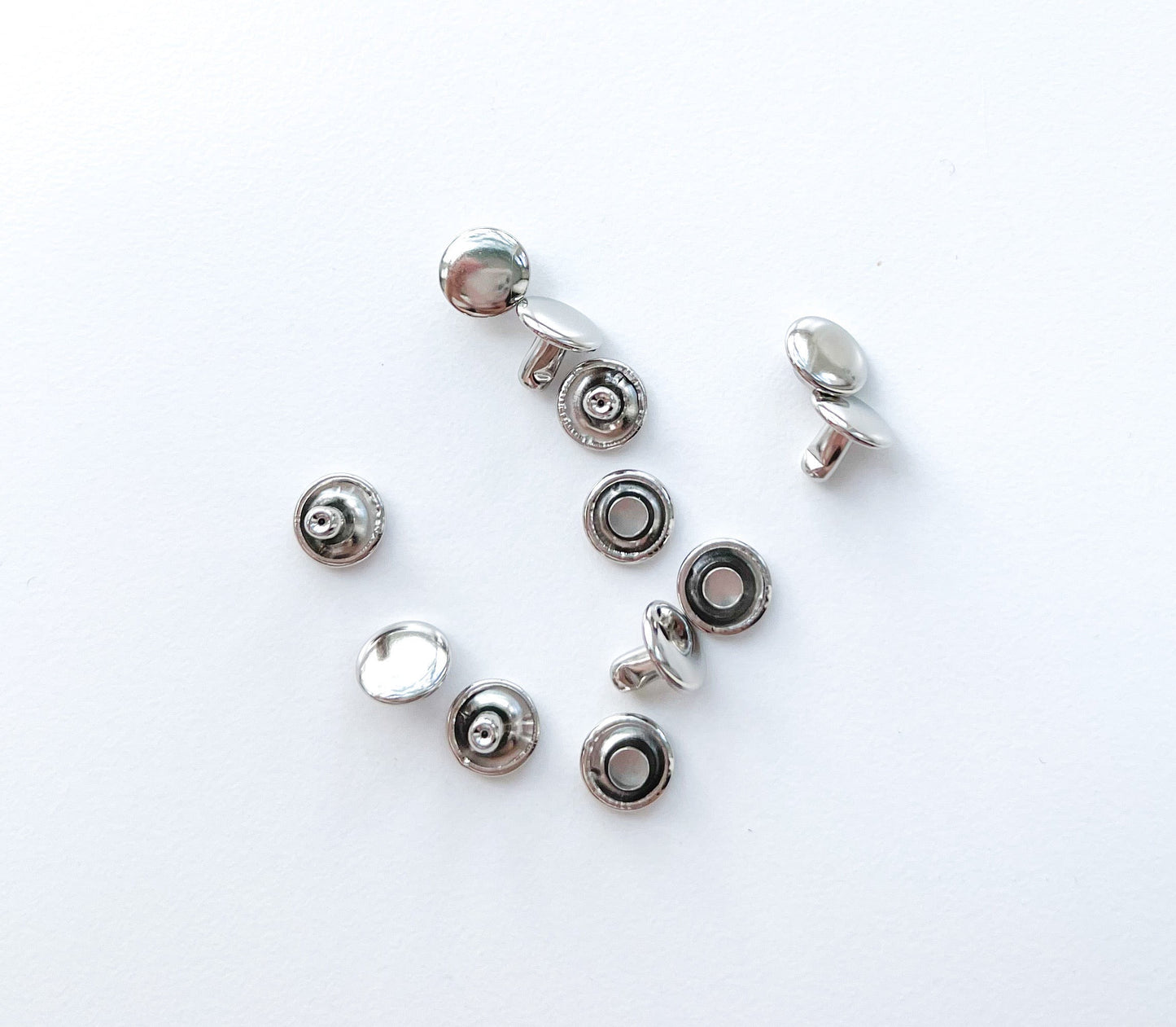 Medium double cap rivets (8mm cap x 8mm post)