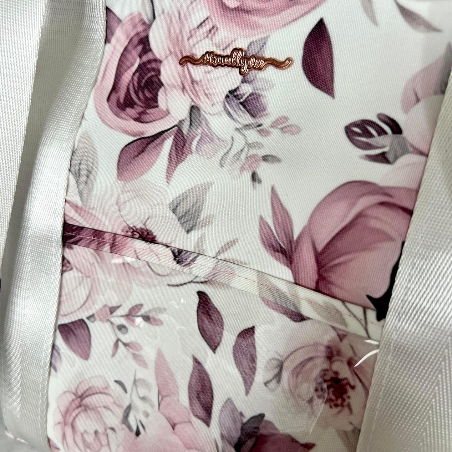 Dusty pink flowers round 16 retail