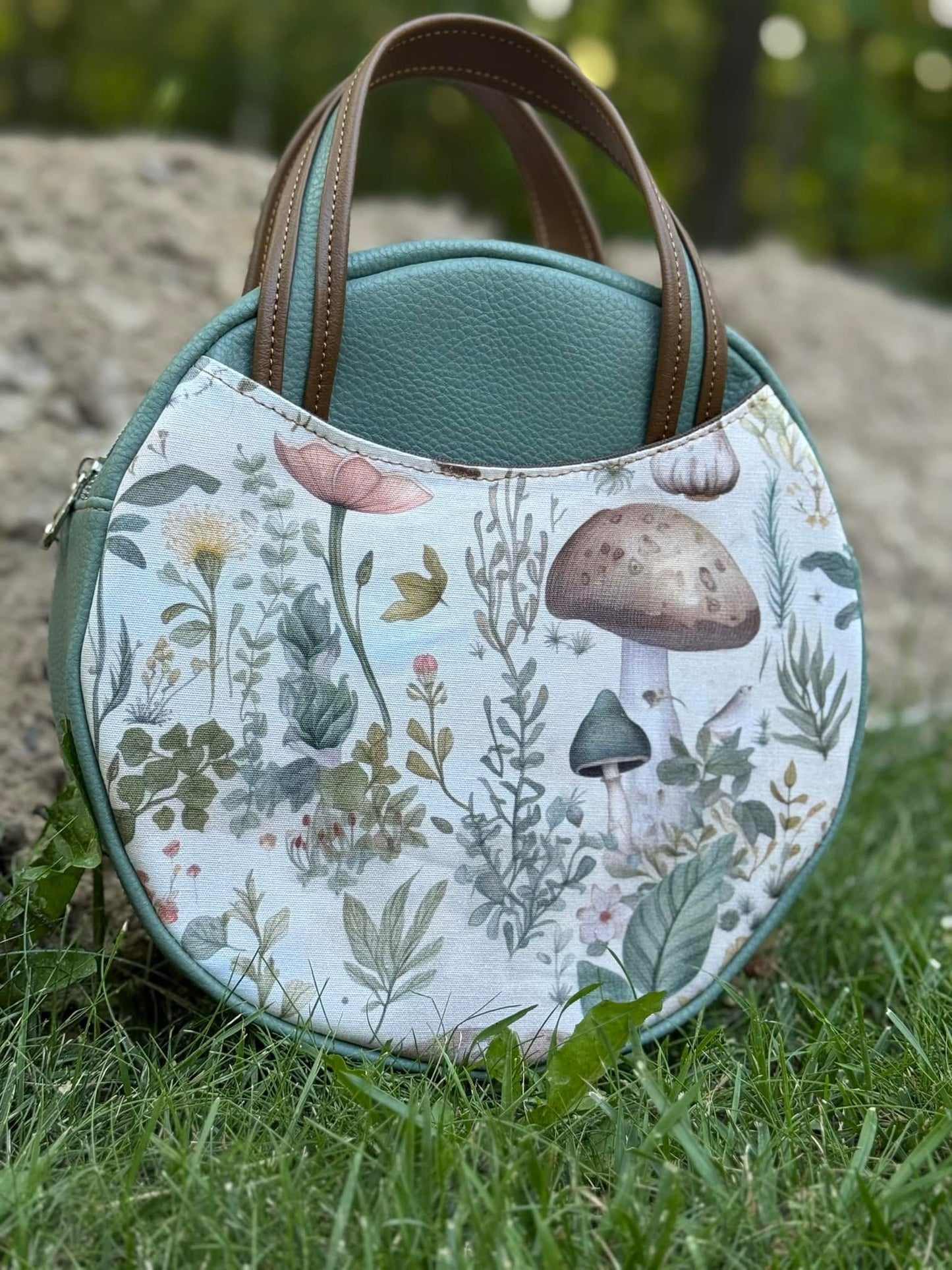 Cottage mushrooms round 28 retail