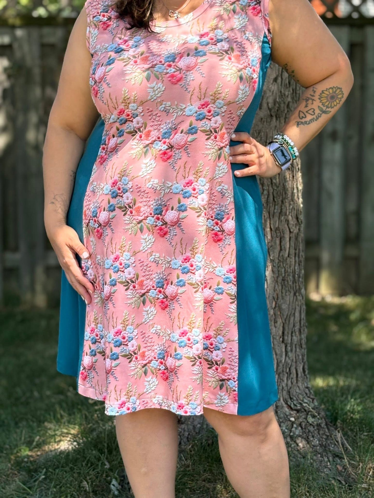 Embroidered flowers round 28 retail