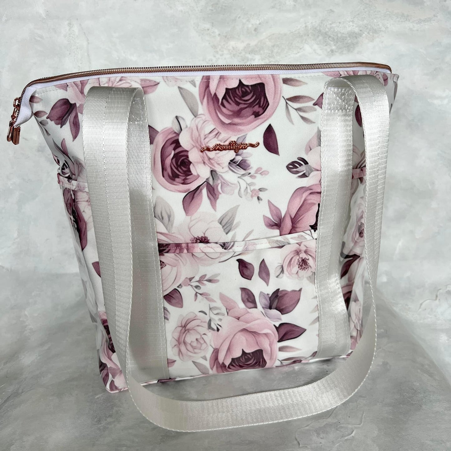 Dusty pink flowers round 16 retail