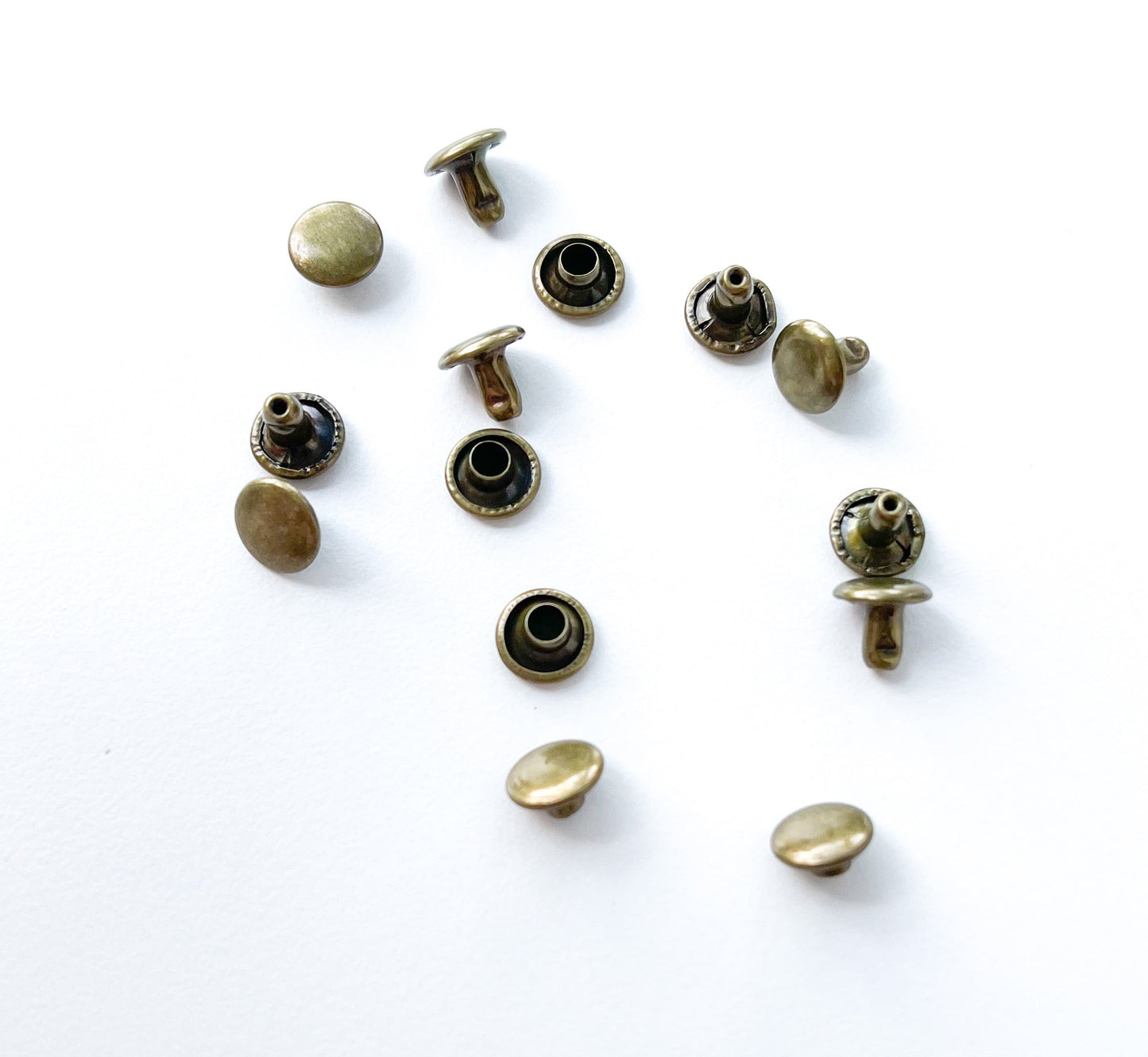 Medium double cap rivets (8mm cap x 8mm post)