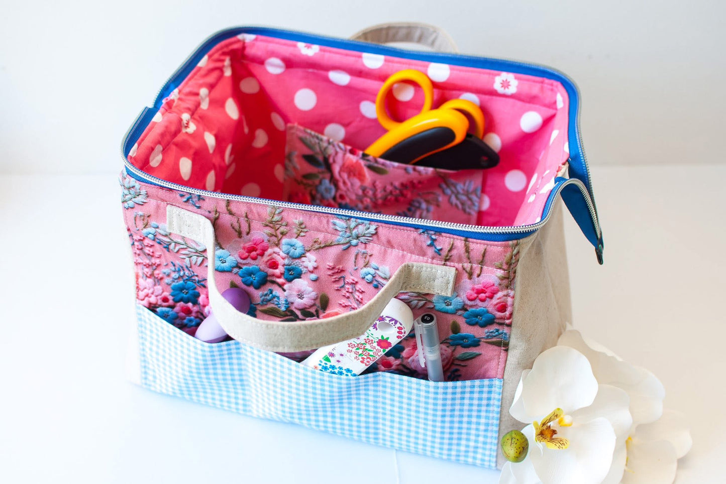 Embroidered flowers round 28 retail