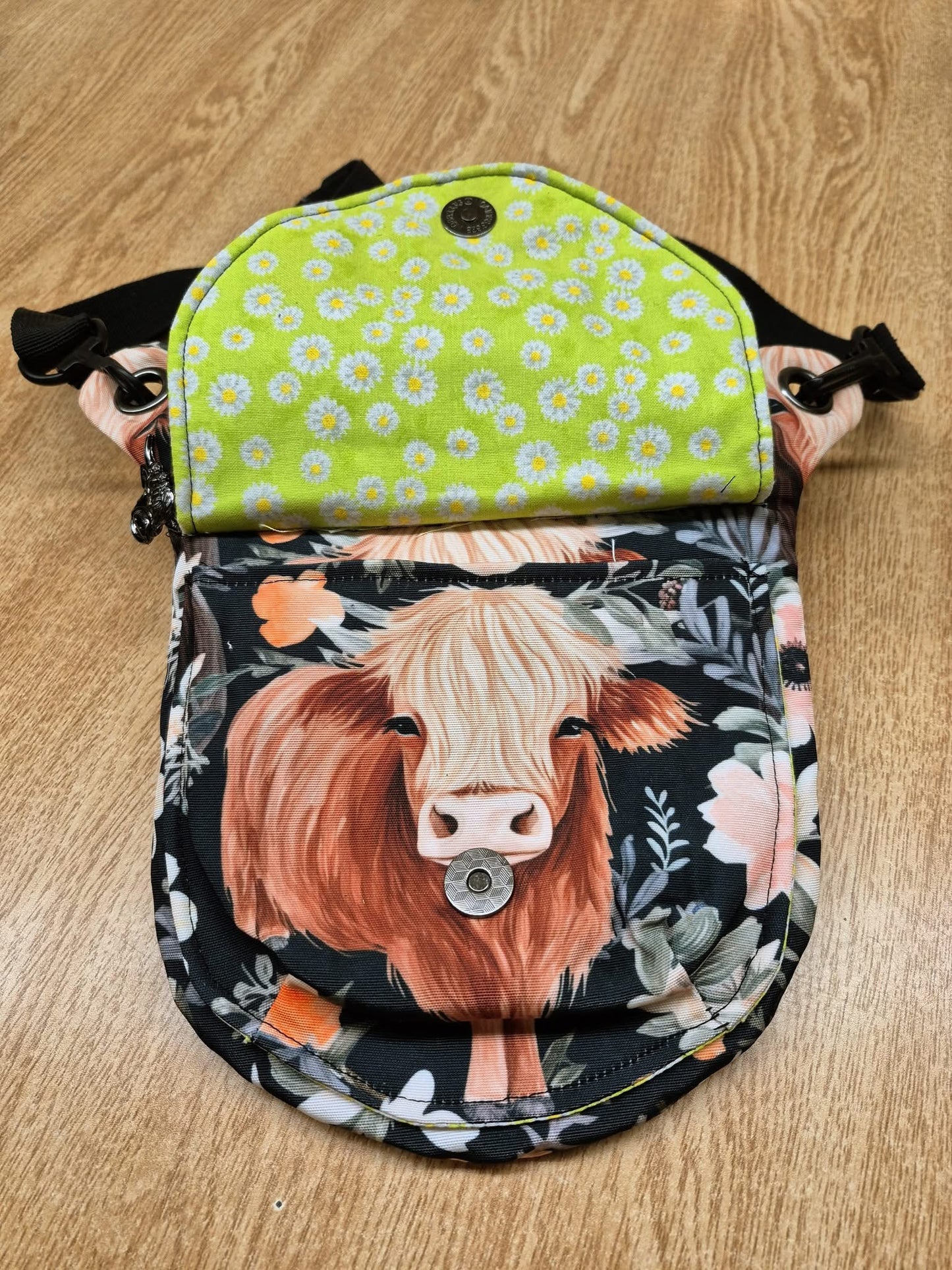 Dark highland cow quilt show retail