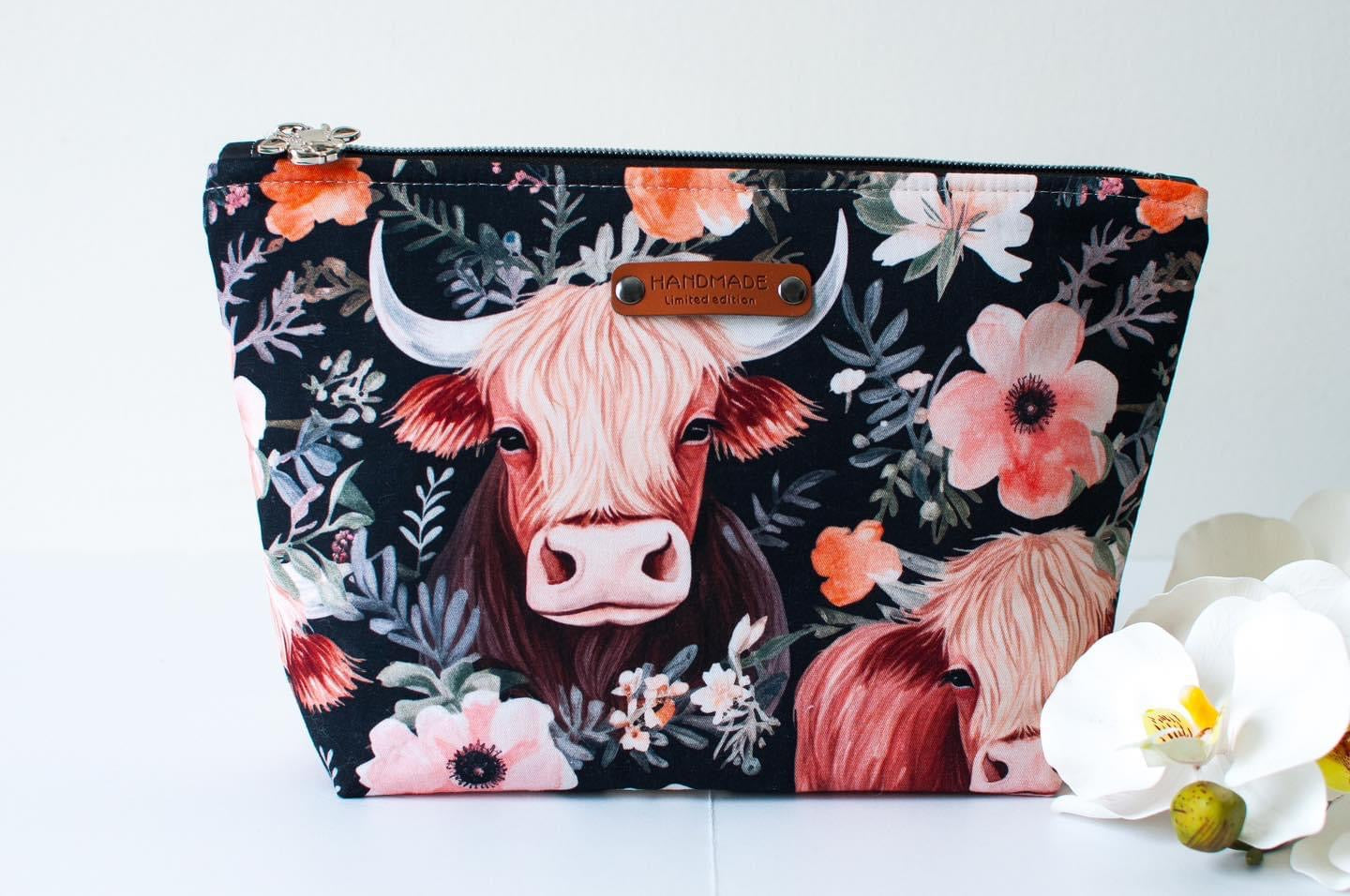 Dark highland cow quilt show retail