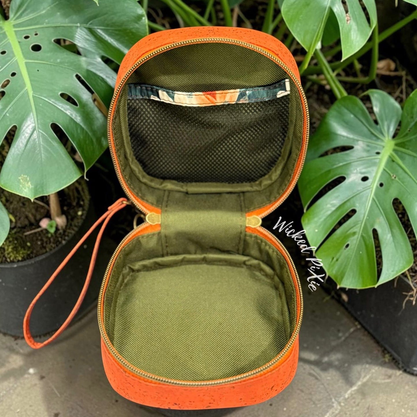 Layered leaves round 37 retail