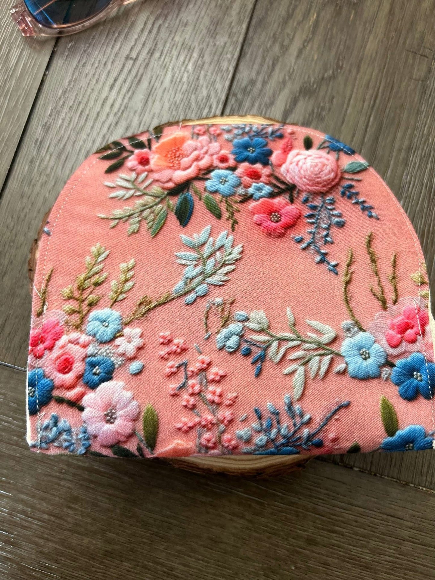 Embroidered flowers round 28 retail