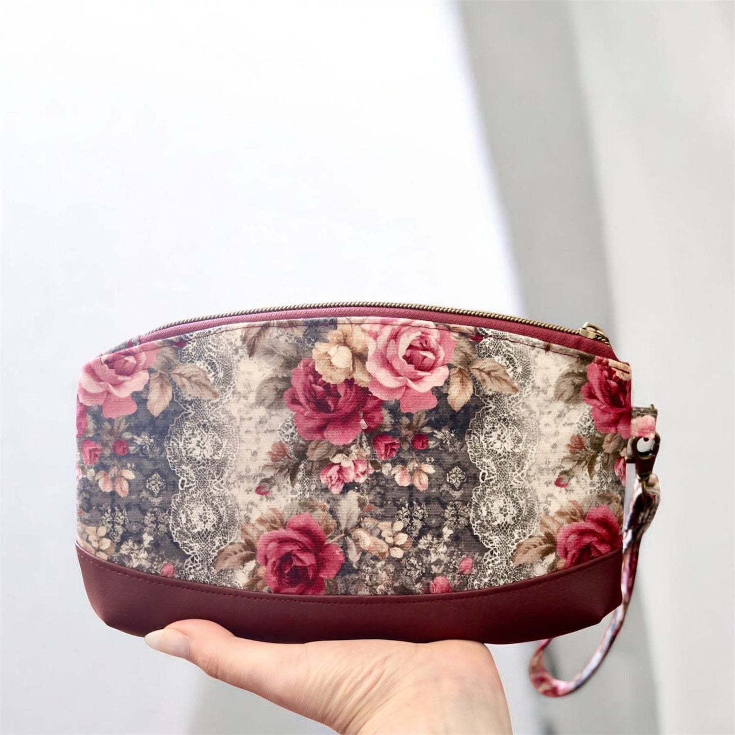 Lacy roses round 37 retail