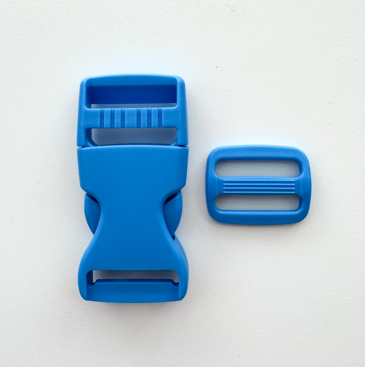 Side release plastic buckle set size: 1” (25mm)