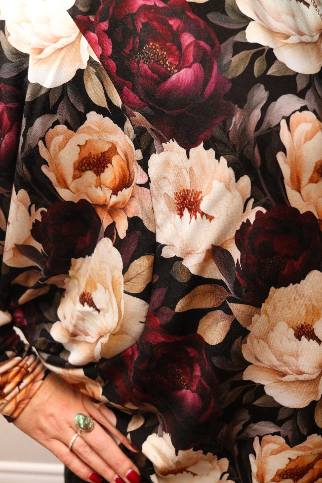 Burgundy peonies preorder round 31