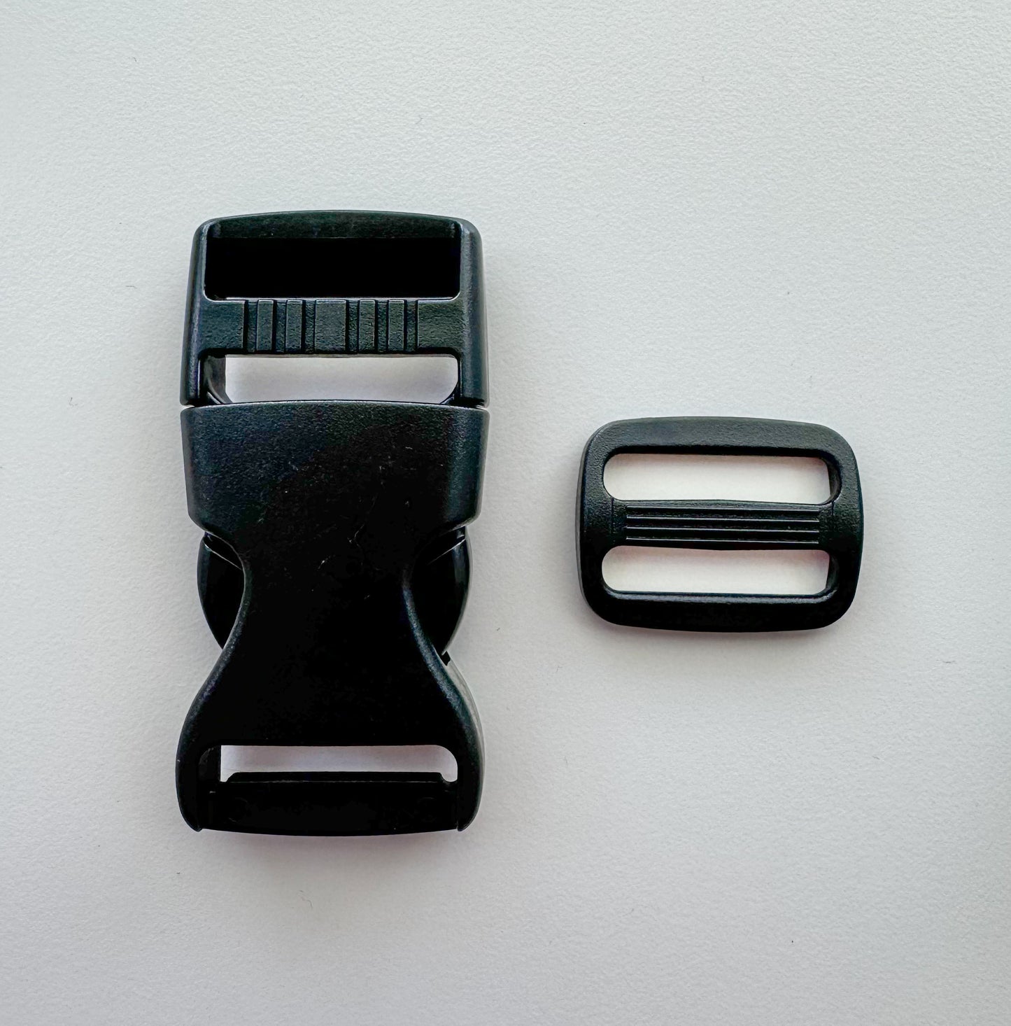 Side release plastic buckle set size: 1” (25mm)