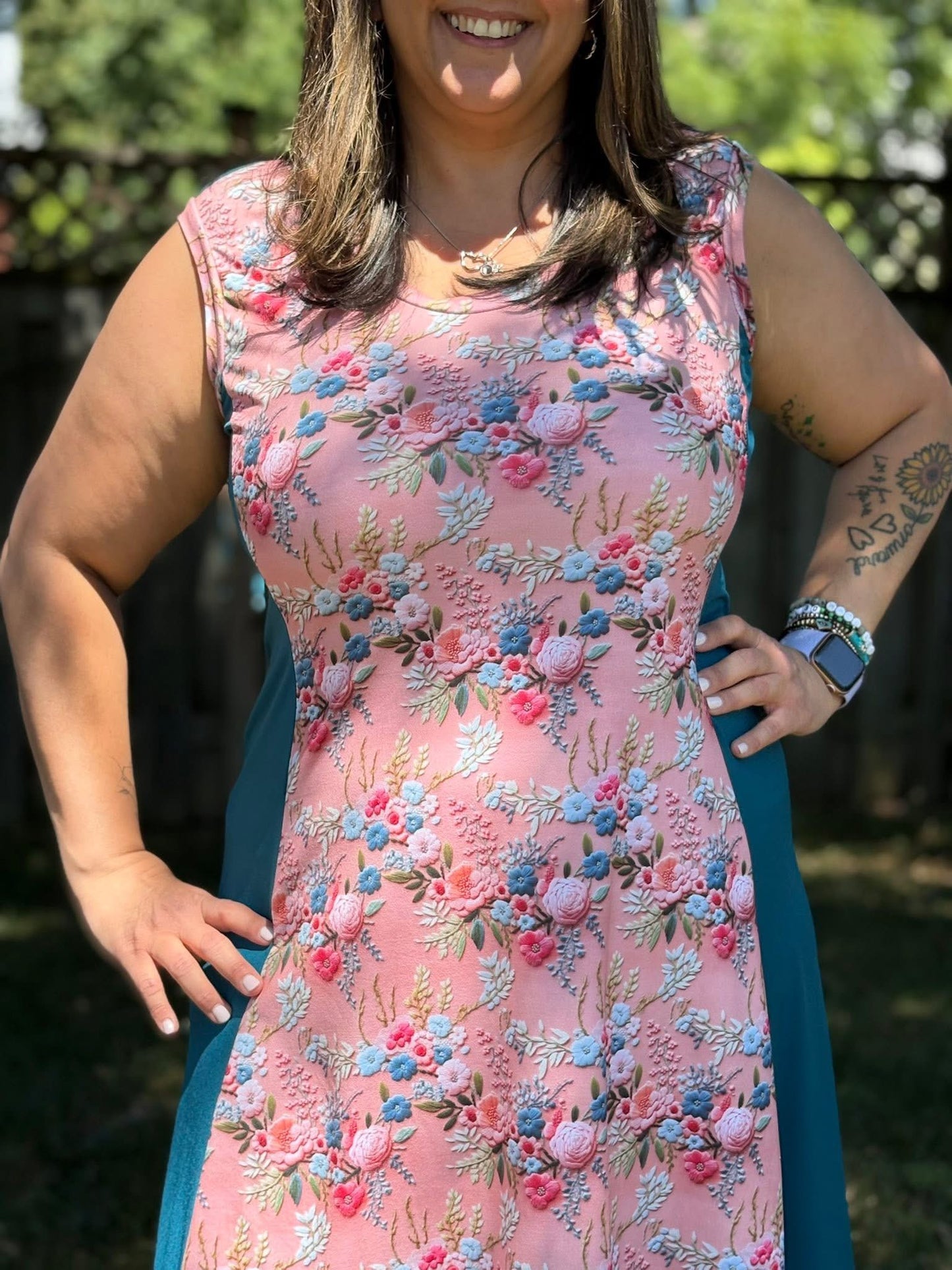 Embroidered flowers round 28 retail