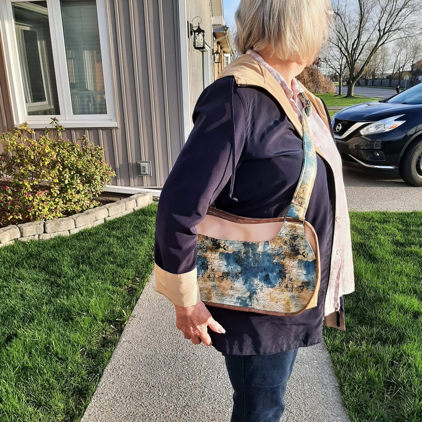 Vintage grungy round 37 retail