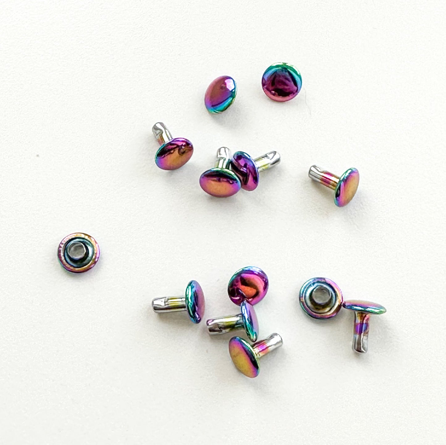 Medium double cap rivets (8mm cap x 8mm post)