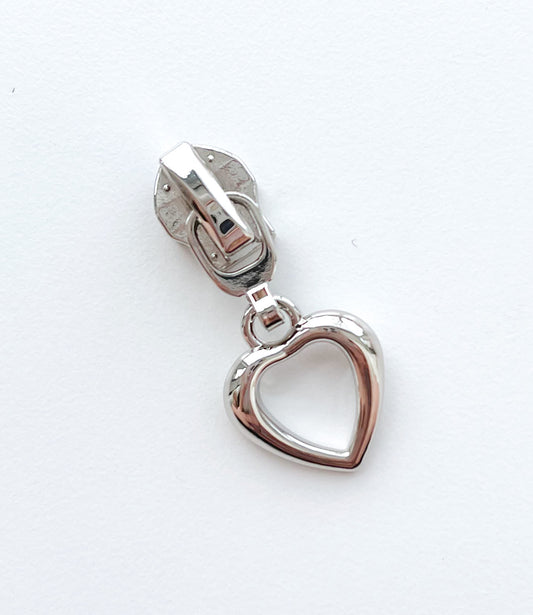 Heart pull (locking zipper pull)