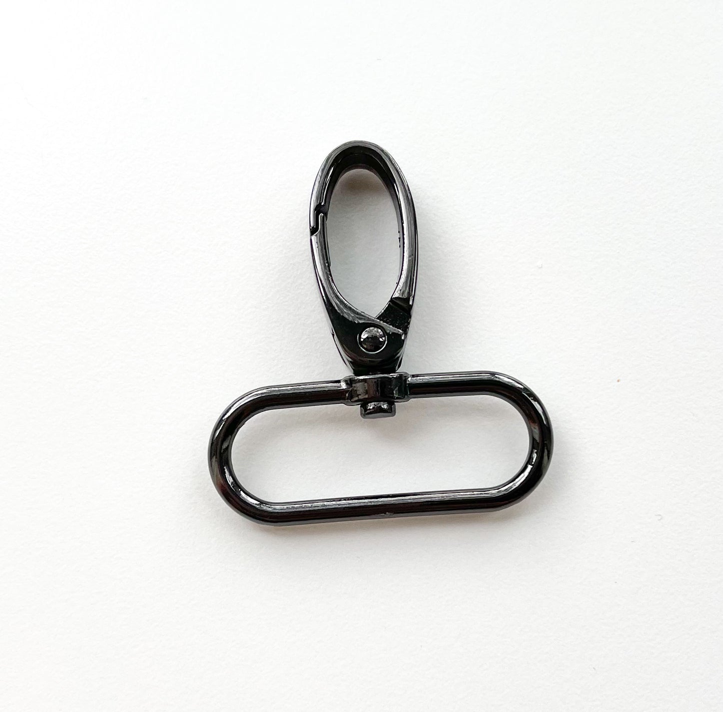 Swivel snap hook size: 1-1/2” (38mm)