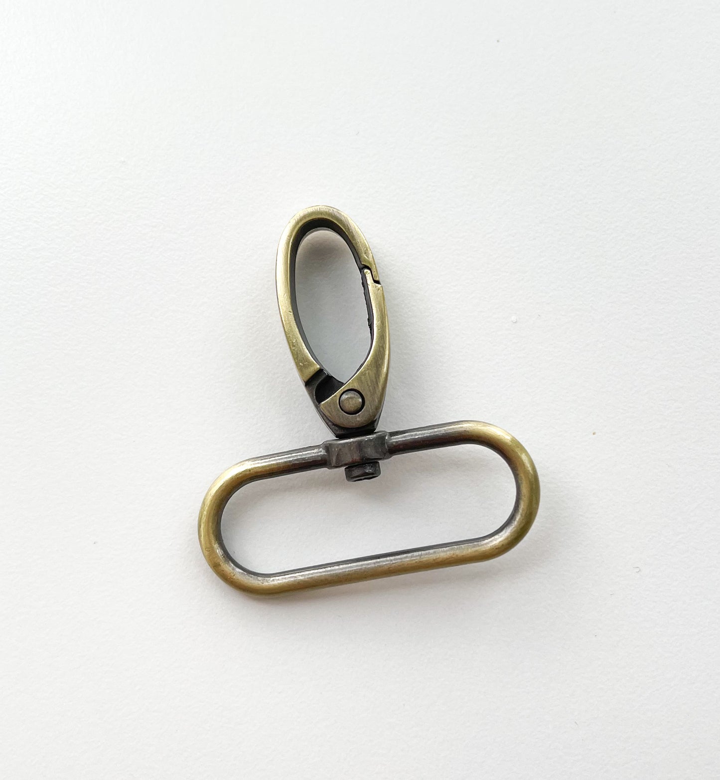 Swivel snap hook size: 1-1/2” (38mm)