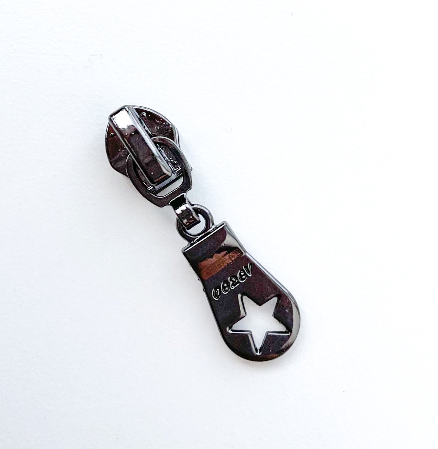 Star cut out pull (locking zipper pull)