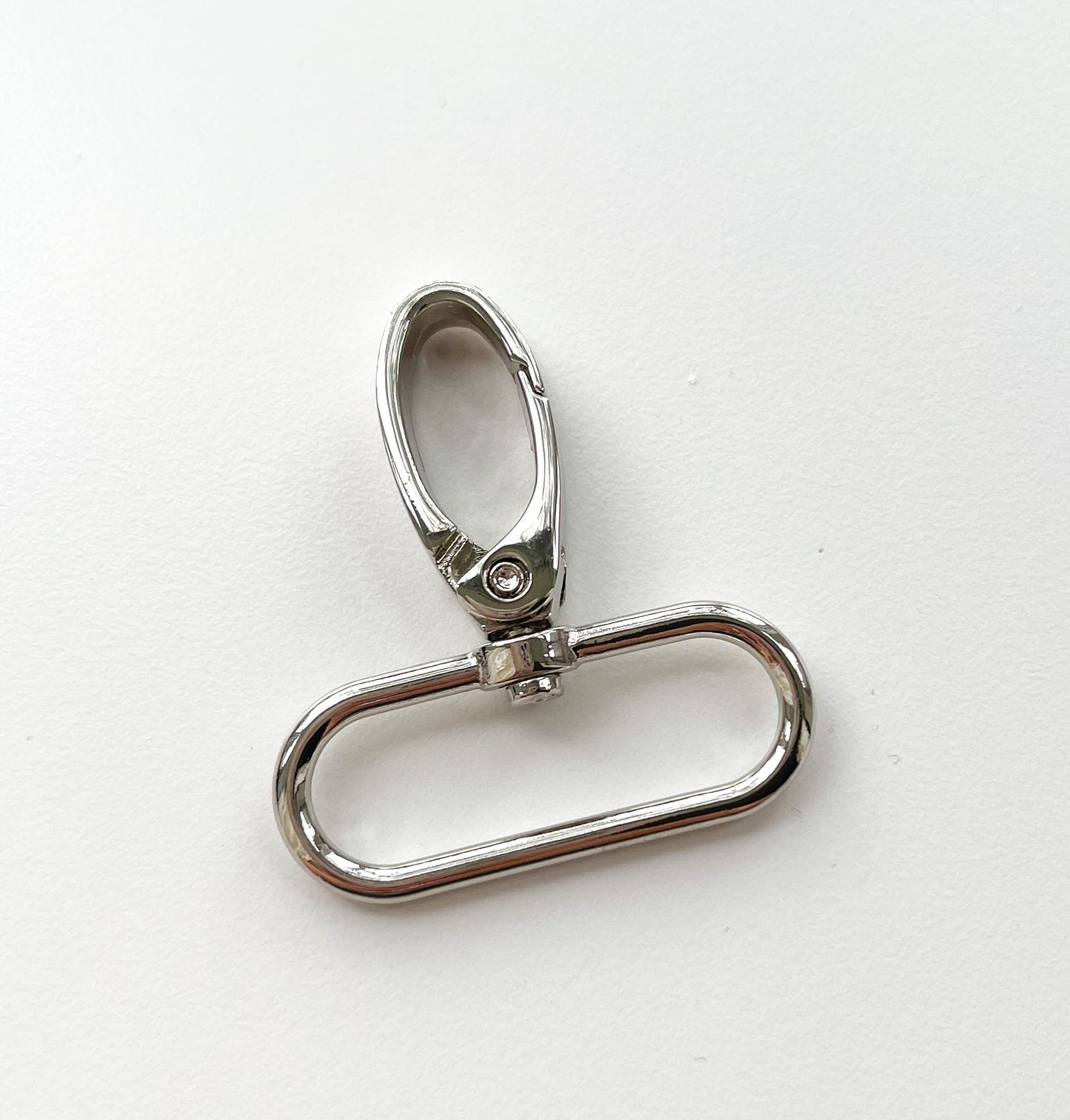 Swivel snap hook size: 1-1/2” (38mm)